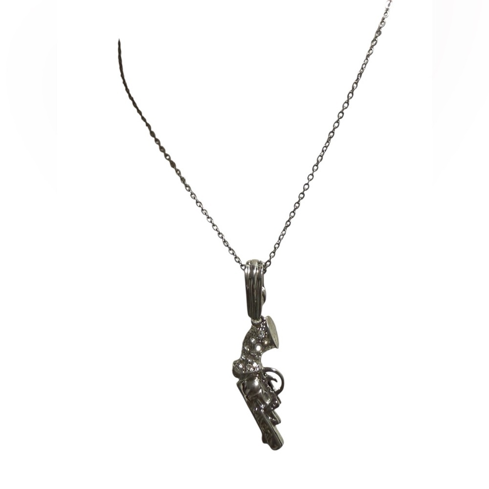 Elegant Silver Pendant Necklace